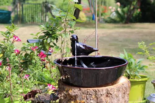 Jolie fontaine solaire pour jardin zen
